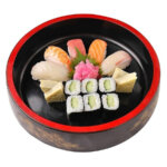 Medium Round Sushi Tray & Pine Needle Pattern