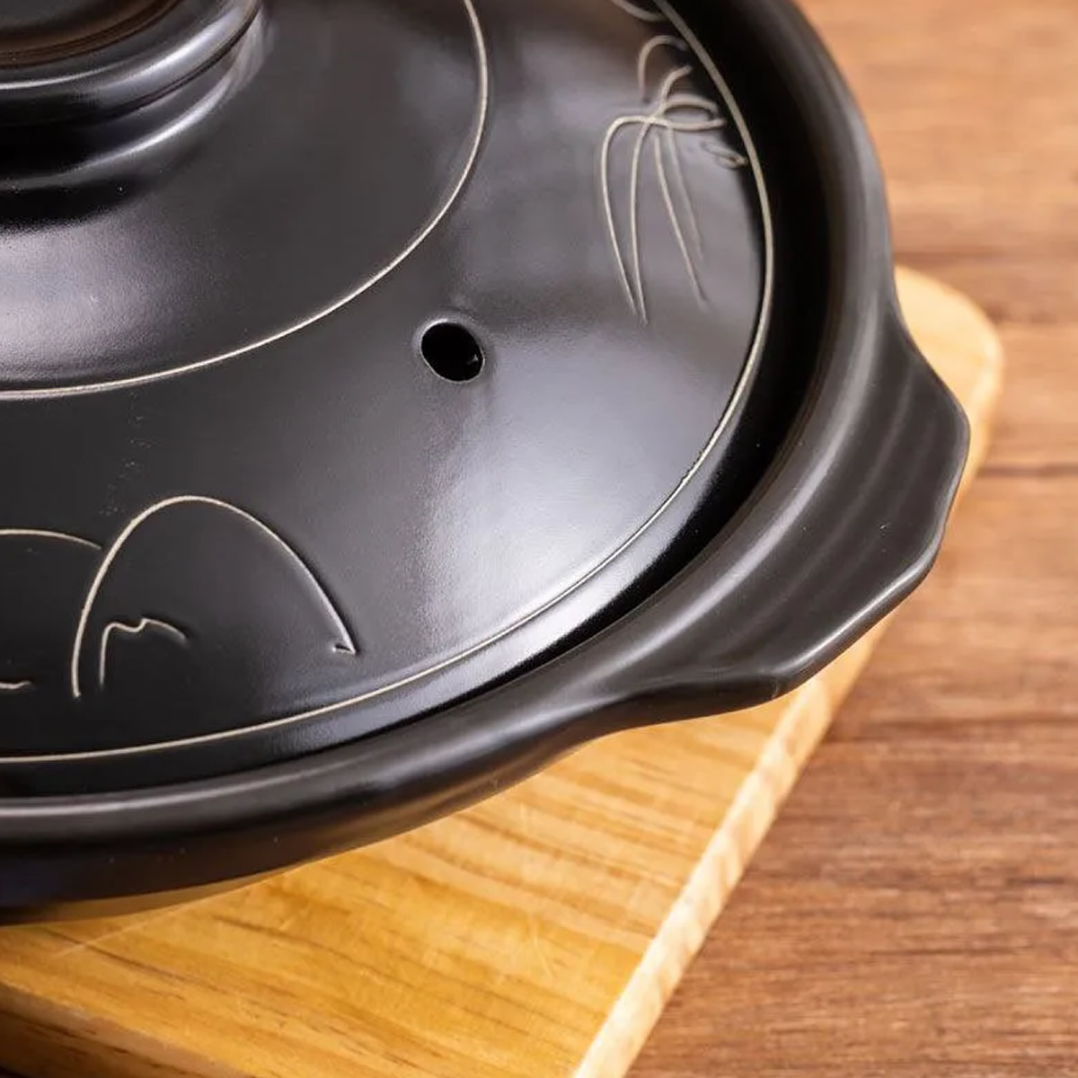 Earthenware Bo-Chai Clay Pot Close Ups