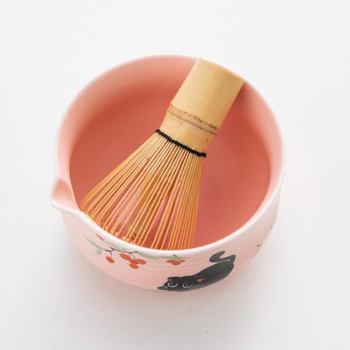 Momoiro Neko Matcha Tea Set Detailed