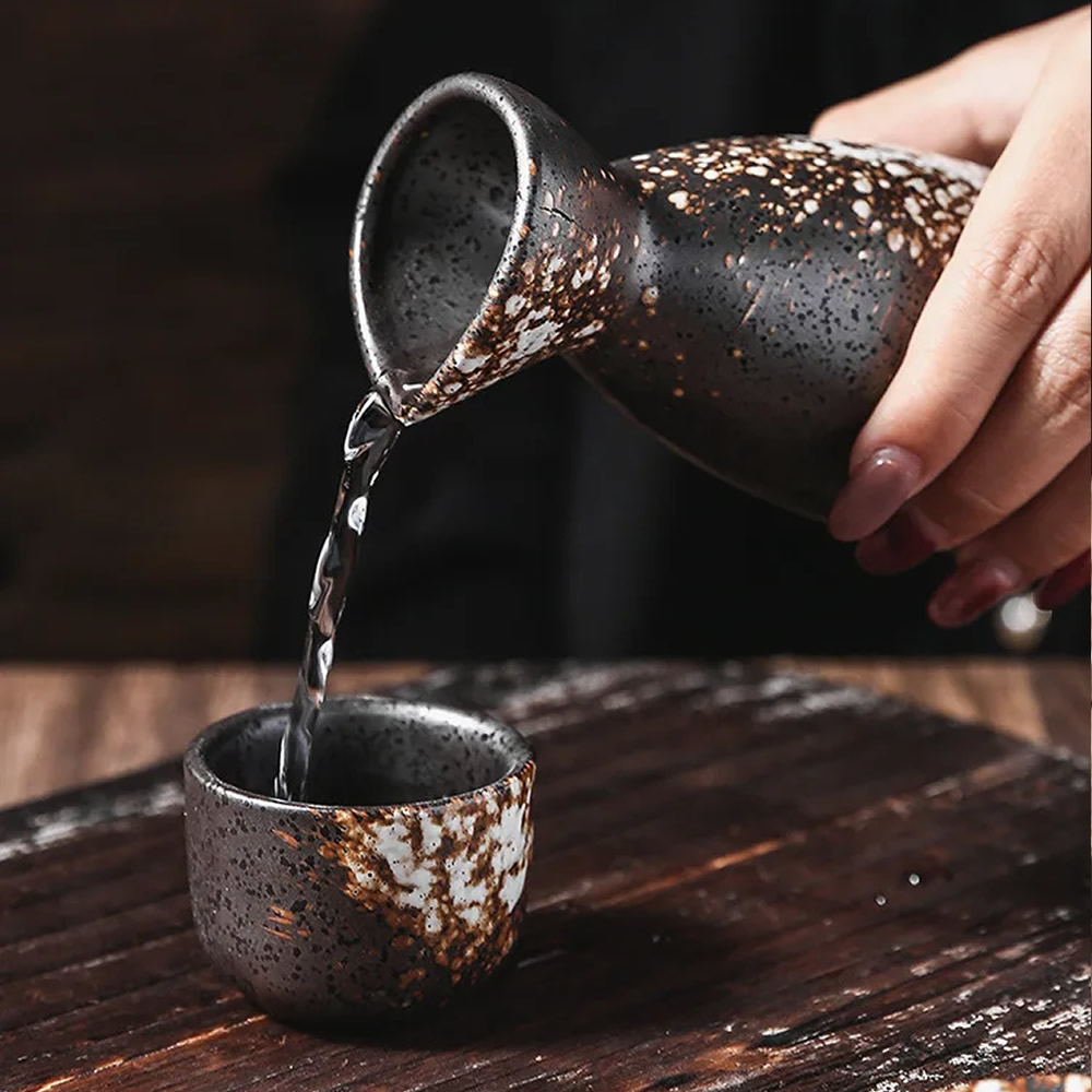 Kuro Yuki Sake Tokkuri Set