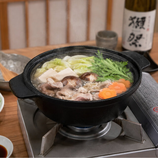 Tetsu Nabe Cast Iron Casserole Pot On Stove Tetsu Nabe Cast Iron Casserole Pot On Stove